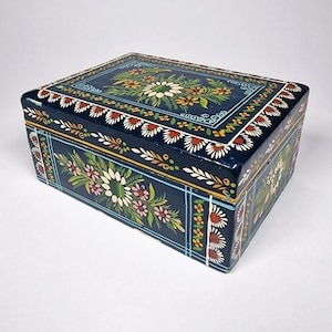 Caixa de joias de madeira pintada à mão com arte popular mexicana, floral azul