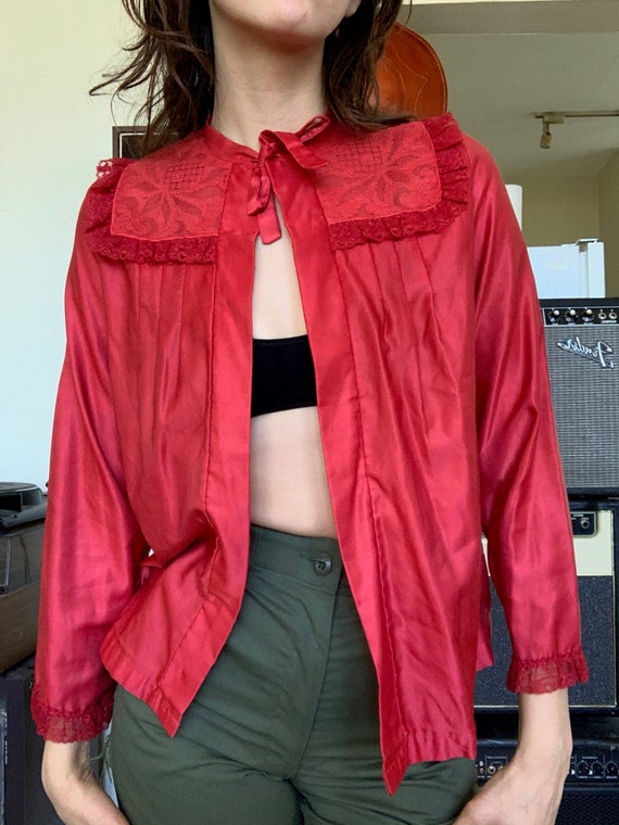 50s bright red bed Gem