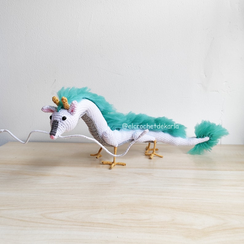 Dragón oriental, Haku amigurumi crochet vista lateral patrón de dragón tejido