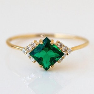 Princess Cut Emerald Verlovingsring: diamantaccent, sterlingzilver