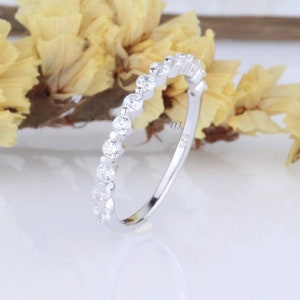 2.00 MM Round Cut Colorless Moissanite Wedding Band, Minimalist Band Ring, Half Eternity Band, Bubble Prong Setting, Women&#39;s Wedding Bands
