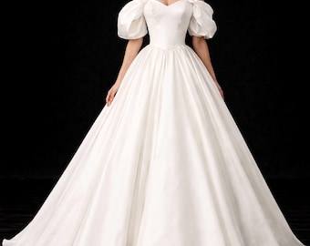 ¡OFERTA POR TIEMPO LIMITADO! Vestido de novia vintage de satén de los años 80 / Corpiño con corsé estructurado, mangas abullonadas con hombros descubiertos, falda amplia de corte princesa.