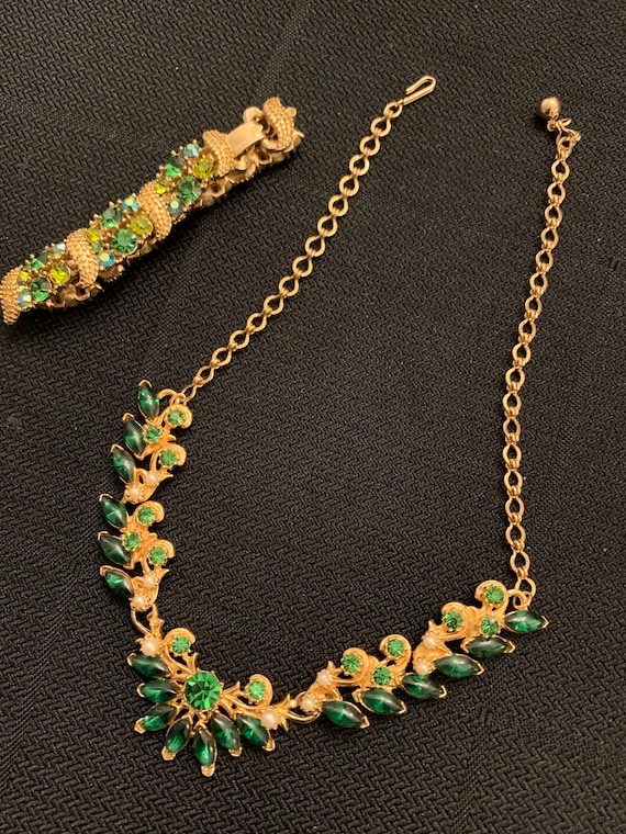 Vintage emerald costume jewelry necklace & bracel… - image 1