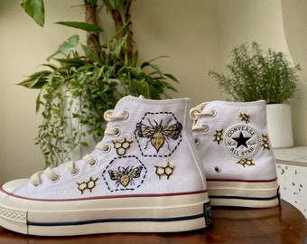 Bee Embroidery Converse, Hand Embroidery Bee Shoes, Bee Unique Gifts, Floral Chuck Taylor 1970s, Vintage Embroidery Shoes