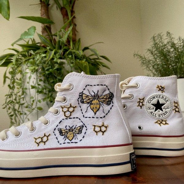 Bee Embroidery Converse, Hand Embroidery Bee Shoes, Bee Unique Gifts, Floral Chuck Taylor 1970s, Vintage Embroidery Shoes