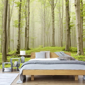 Misty Spring Forest Carta da parati rimovibile, autoadesiva, peeling e bastone, foresta grande murale a parete