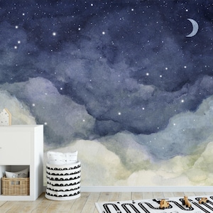 Peut inclure: Une peinture à l'aquarelle d'un ciel nocturne avec des nuages et des étoiles. Le ciel est d'un bleu foncé avec des étoiles blanches éparpillées. Les nuages sont d'un bleu clair et blanc et sont disposés en couches. La peinture est parfaite pour une chambre d'enfant ou une chambre d'enfant.