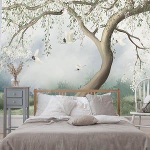 Blühender Baum mit Weidenzweigen Schälen und Aufkleben Ein Baum im Nebel mit Kranich Fliegen Wandbild Kinderzimmer Abnehmbare Tapete - Selbstklebend
