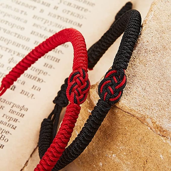  DESIMTION Valentines Day Gifts for Him Boyfriend, Couples  Bracelets Gifts Ideas for Girlfriend Her Red String of Fate Matching  Bracelets Long Distance Relationship Gifts: Clothing, Shoes & Jewelry
