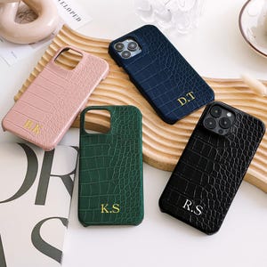 Gepersonaliseerde iPhone-hoes van imitatiekrokodillenleer, aangepaste iPhone 16, 15, 14, 13, 12, 11 Pro Max-hoes met initialen