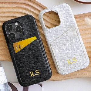 Custodia per telefono in pelle martellata con scomparto porta carte, monogramma personalizzato con iniziale in rilievo per iPhone 15, 14, 13, 12, 11, Plus, Pro, Pro Max, regali personalizzati