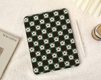 Flowers on a Green Checkerboard iPad Case with Pencil Holder，iPad Air 5 Case Air 3 4 Case，iPad Pro 12.9, Pro 11, 10.9, 10.5, 10.2, iPad 2022