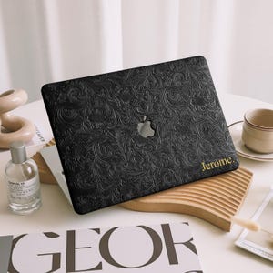 Custodia rigida in pelle con stampa floreale nera per MacBook Air 2022 A2681 Macbook Pro A2338 13 14 15 16 pollici Laptop M2 2023 14 16 A2779 A2780