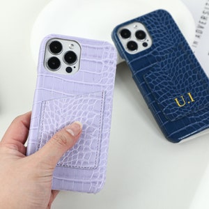 パーソナライズされたイミテーション クロコダイル テクスチャ レザー iPhone ケース カード ホルダー付き、カスタム iPhone 15、14、13、12、11 Pro Max ケース イニシャル付き