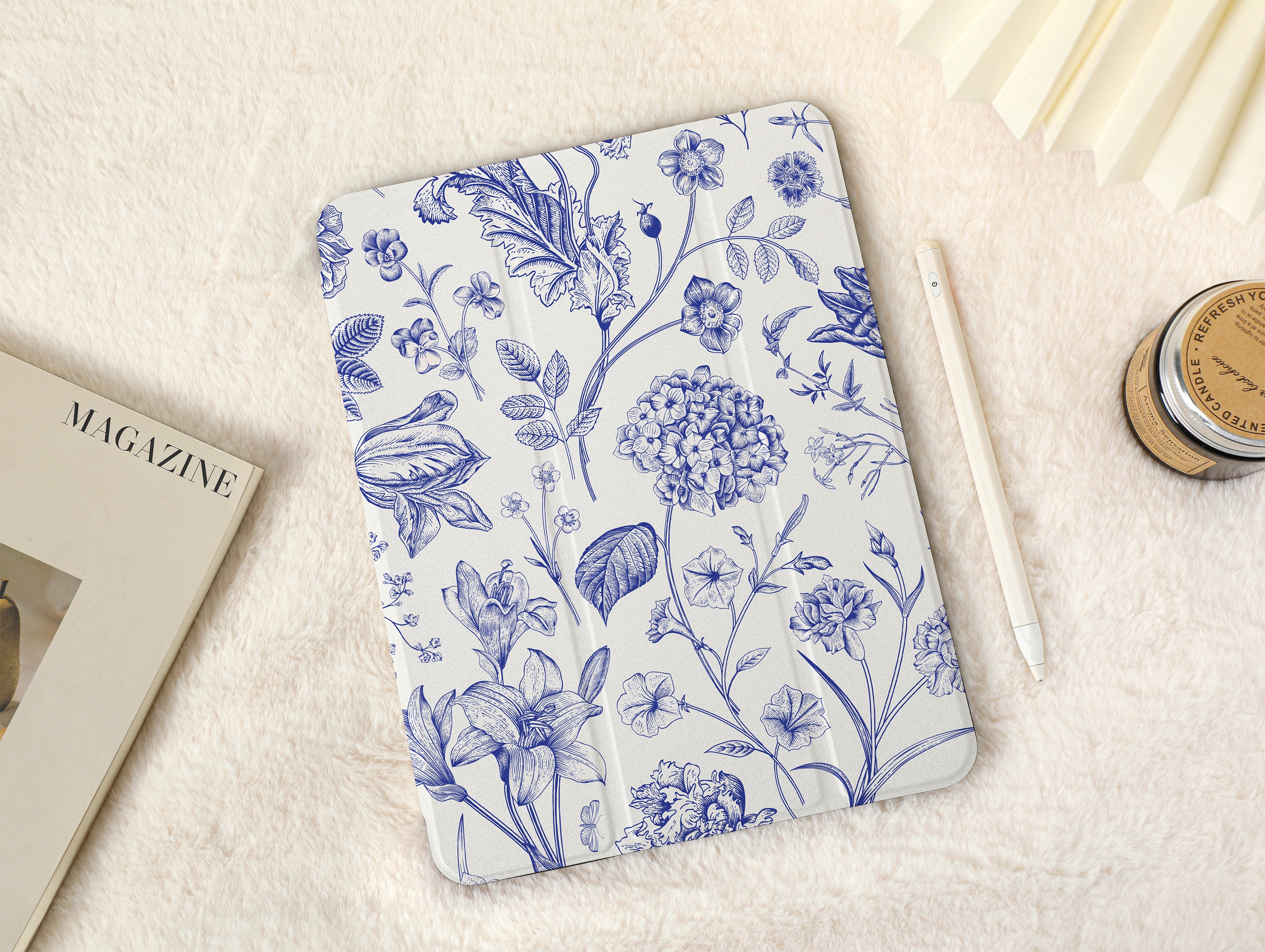 Blue Lilies iPad Case with Pencil Holder，iPad Air 5 Case Air 3 4 Case，iPad Pro 12.9, Pro 11, 10.9, 10.5, 10.2, iPad 2022/2021