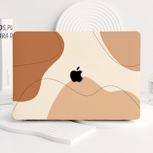Puede incluir: Un ordenador portátil con un diseño abstracto beige y marrón en la tapa. El diseño presenta líneas y formas curvas. El logotipo de Apple es visible en el centro de la tapa.