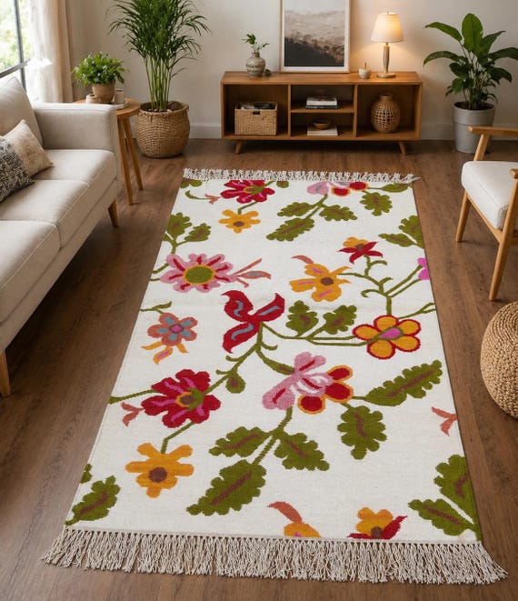 Colorful Floral Wool Flatweave Rug,Handwoven Boho Botanical Accent Carpet,Off-White Area Rug with Fringe Vintage Style Entryway Decor kilim