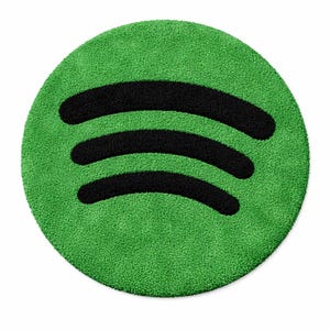 Puede incluir: Una alfombra redonda verde con el logotipo de Spotify. El logotipo consta de tres líneas negras curvas. La alfombra tiene una superficie texturizada y afelpada, sobre un fondo blanco.