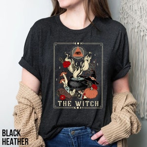 Camiseta de tarô da bruxa, camiseta de Halloween da bruxa, roupas pagãs mágicas da Wiccan, camiseta retrô da bruxa, temporada assustadora