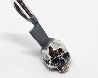 Colgante de calavera de hacha de plata de ley: collar de terror gótico