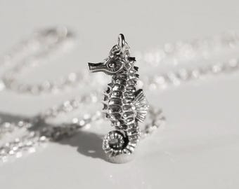 Colgante de caballito de mar de plata de ley – Collar náutico oceánico