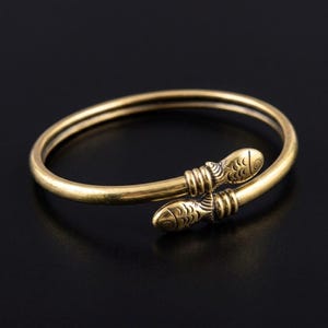 Handgjort armband i mässing med fisk | Justerbart armband i tribalstil med bohemiskt motiv
