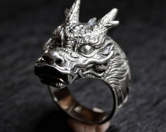 ハンドメイドのスターリングシルバードラゴンヘッドリング、神話 