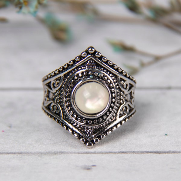 Natural Moonstone 925 Sterling Silver Solitaire Ring, Boho Gemstone Ring, Silver Ring for Women, Statement Ring with Stone, Bohemian Jewelry