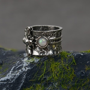 Vintage Bee Engraved Statement Ring, Silver Spinning Ring,Anxiety Ring,Honey Bee Ring,Oxidised Ring,Boho Ring,Chunky Silver Ring, Mens Rings