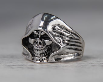 Gothic Skull Ring: Antique Silver Biker Ring for Men