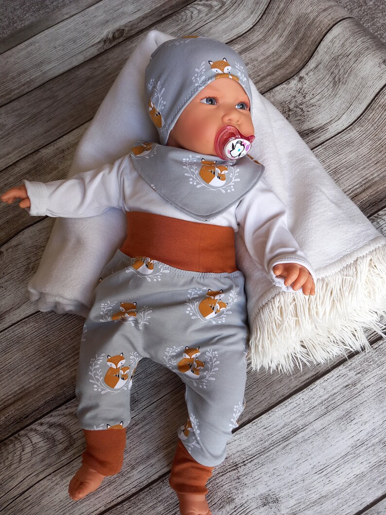 Set Baby mit Fuchs auf grau Baggy Pants Hose, Halstuch und Mütze Junge Mädchen Bild 1