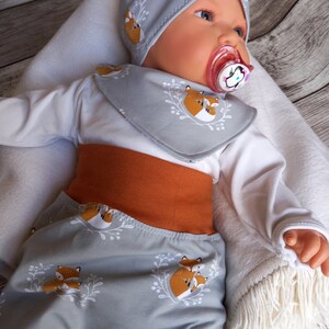 Set Baby mit Fuchs auf grau Baggy Pants Hose, Halstuch und Mütze Junge Mädchen Bild 2