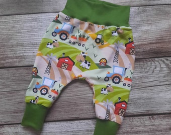 Bunte Baggy Pants Pumphose mit Bauerhof-Motiv grün Kuh Traktor Mädchen Junge Baby Kinder