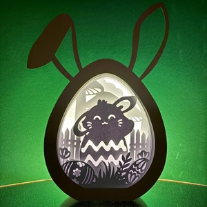 Coniglietto pasquale in una lanterna di carta a forma di uovo - Lanterna di carta fai da te Shadow box SVG Download digitale - Decorazioni pasquali, regali, centrotavola - strati 3D