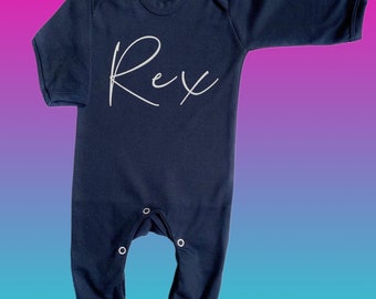 Romper imprimé personnalisé // vêtements de bébé personnalisés, cadeau bébé personnalisé, nouveau cadeau de bébé, cadeau de douche de bébé, combinaison de nuit personnalisée