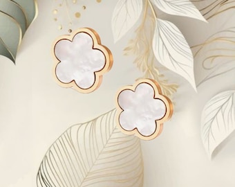 Boucles d’oreilles fleur clous en nacre, Boucles d’oreilles floral Cadeau pour femme Earring flowers Boucles d'oreilles puces nacre