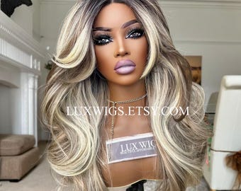 Tia. Blonde Balayage Lace Front Perücke. Braune Perücke & Blonde Highlights. T-Teil-Spitzenperücke mit honigblonden Highlights, 66 cm lang.