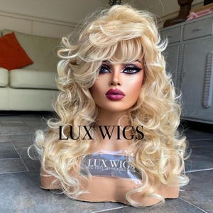 Cindy: 80s Hairstyle! Meduim Long Blonde Wig. Curly Blonde Wig. Natural Blonde Wig. Blonde wig with fringe Wigs For Woman.
