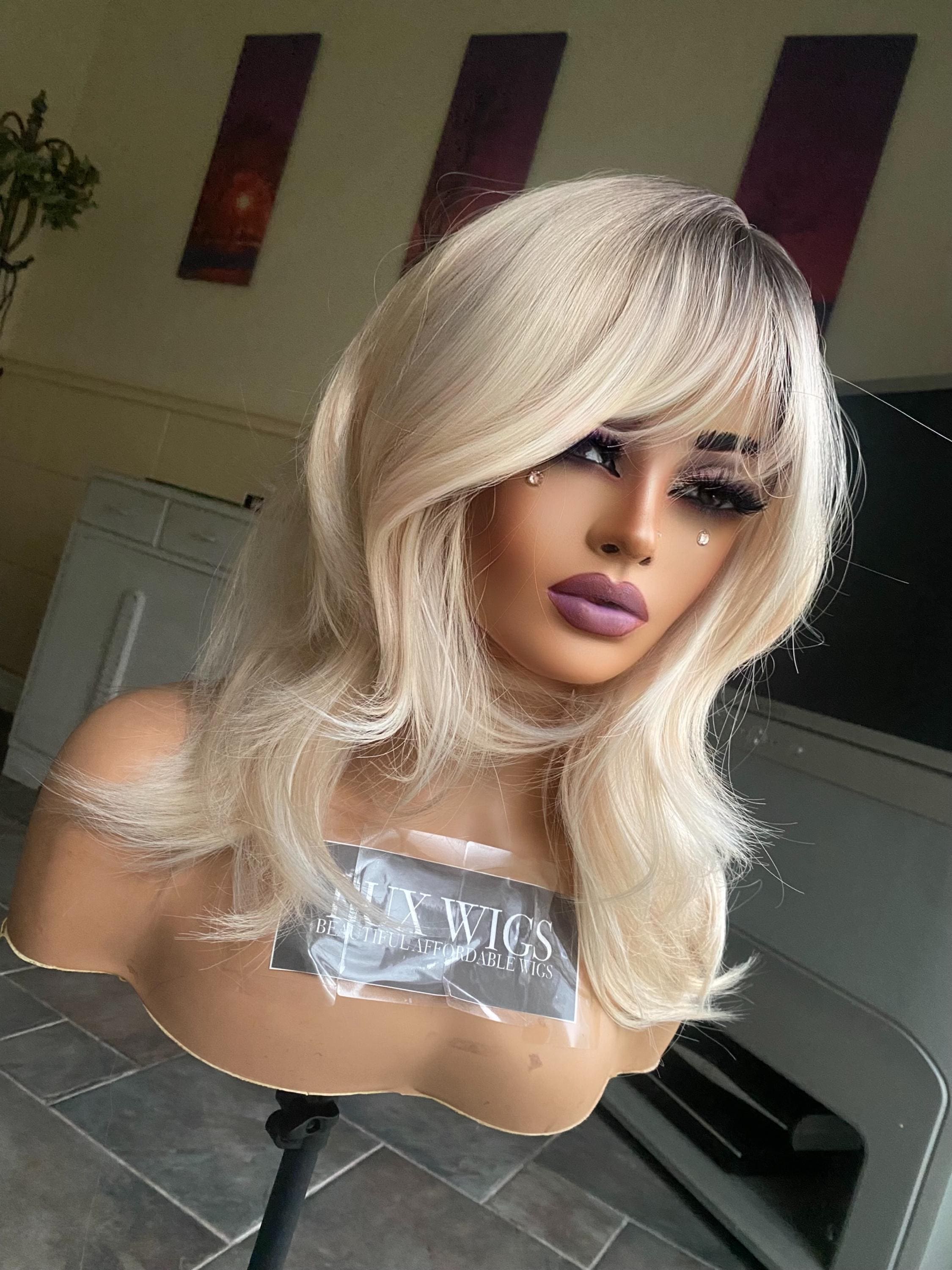 Perruque Courte Synthétique Blonde Avec Frange Bouclée - Bonnet Monofilament, Taille Moyenne, Neuf