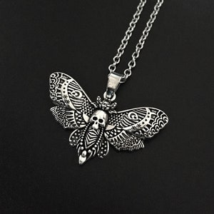 Collier Papillon de nuit, Sphinx tête de mort. Witch, goth, dark