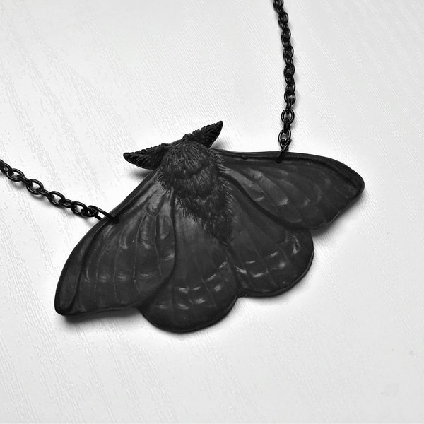 Collier Papillon de nuit, noir. Witch, goth, dark