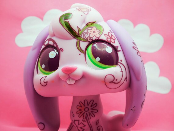 Littlest Pet Shop Rare Jumbo Purple Rare Bunny Rabbit With Flowers