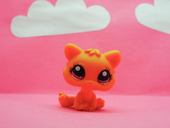 Figurine Littlest Pet Shop LPS – Bébé Chaton #3612 Jaune Et Rose Avec Nœud