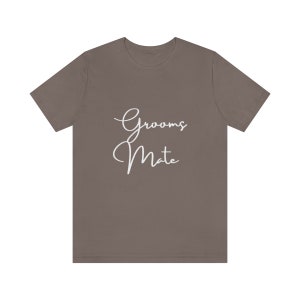 Camiseta para festa de casamento não binária Grooms Mate em tons neutros