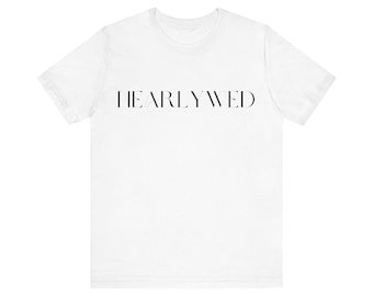 Fastvermählten non-binary Hochzeit T-Shirt