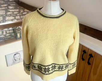 Vintage Wool Jumper Yellow Snowflake Winter Size Medium UK 12-14 Retro 70s Knit