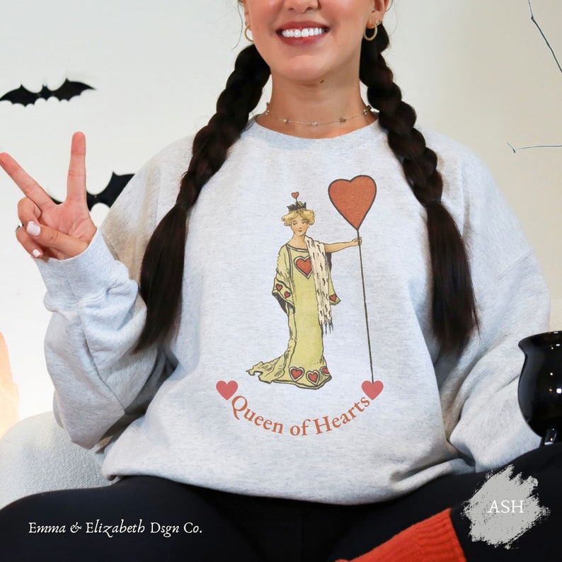 Queen of Hearts Crew Neck Fleece Sweatshirt - Black