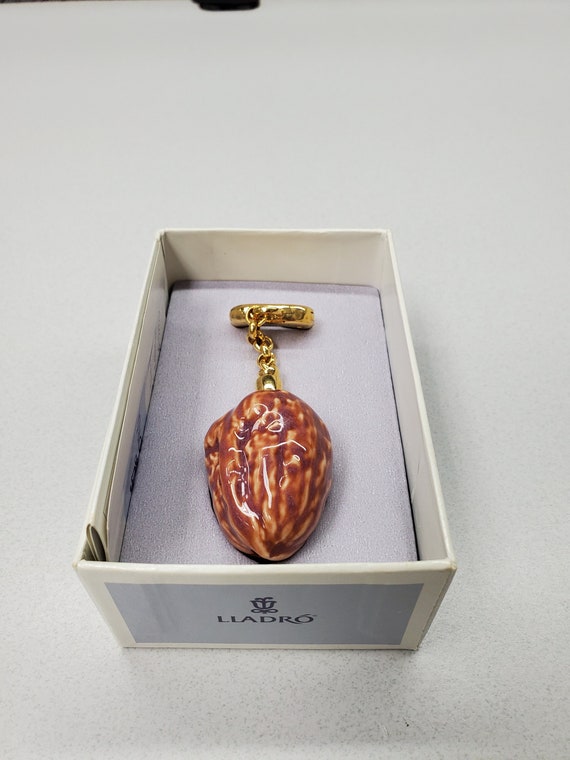 LLadro Nut Keyholder Collectible