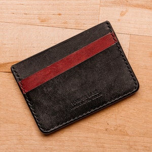 Cartera de cuero minimalista horizontal personalizable, bolsillo para tarjetas de color personalizado, tarjetero de bolsillo frontal hecho a mano