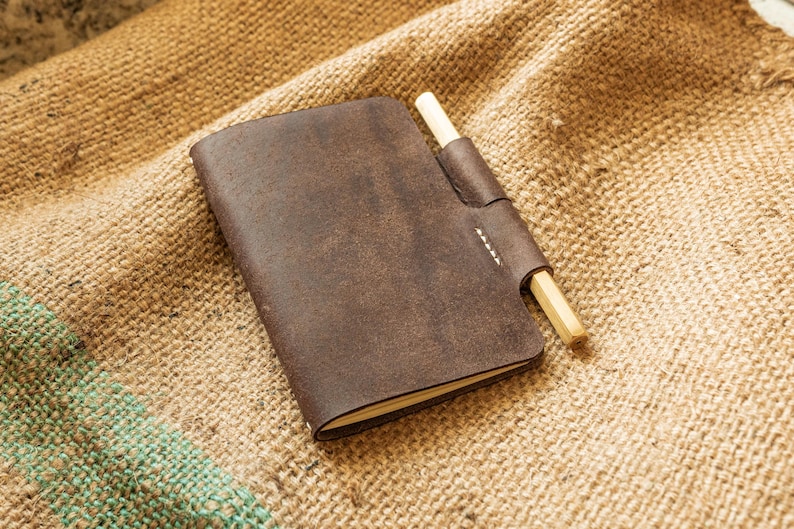 Leder Feld Notizen Journal Cover, handgemachte Tasche Notizbuch Hülle mit Stift, personalisierte Leder Skizzenbuch Bild 6